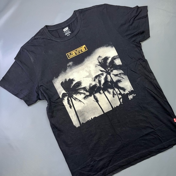 Men Original Levi’s tee - Picture 5 of 6